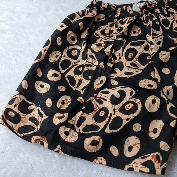 Spotted leaf print elastic waist casual shorts - Picture 2 of 6